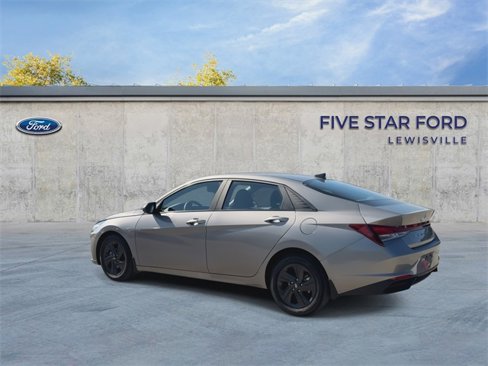 Used 2023 Hyundai Elantra SEL image 5