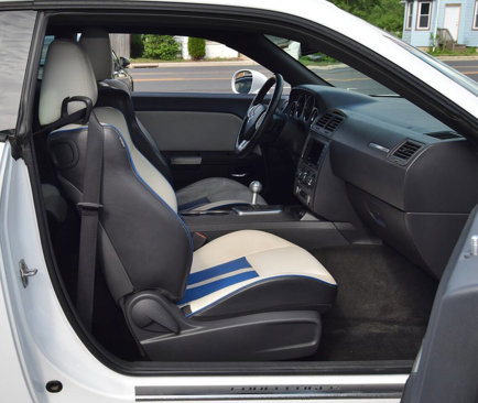 Used 2011 Dodge Challenger SRT8 image 21
