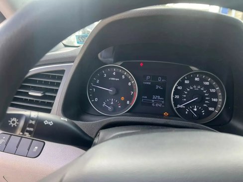 Used 2017 Hyundai Elantra SE image 15