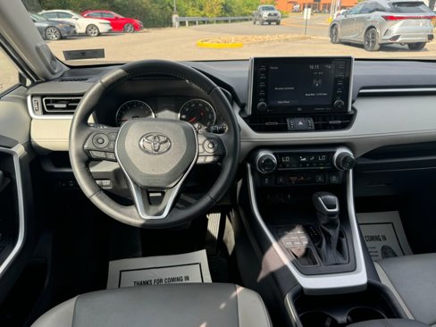 Used 2021 Toyota RAV4 XLE Premium image 24