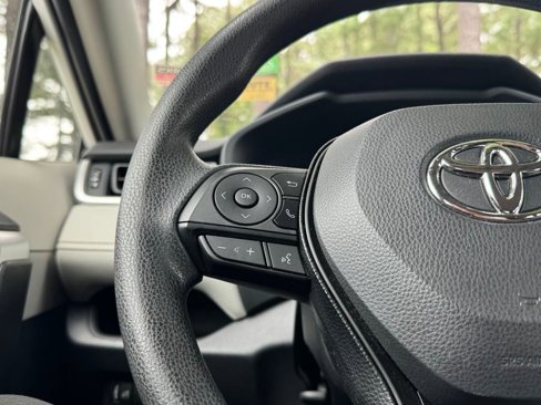 Used 2020 Toyota RAV4 XLE image 23