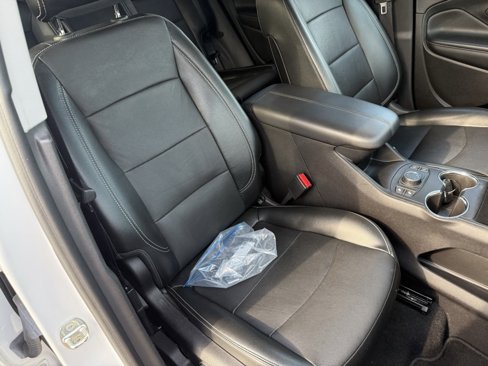 Used 2023 GMC Terrain SLT image 23