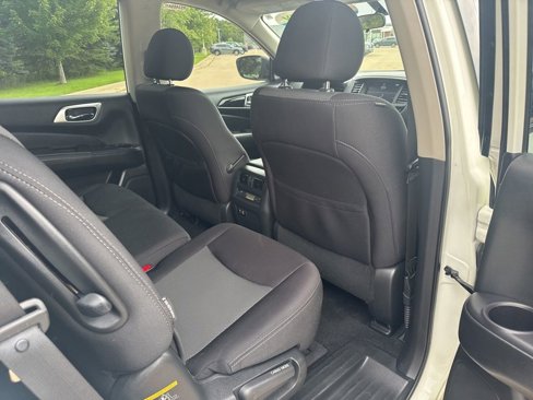 Used 2020 Nissan Pathfinder S image 19