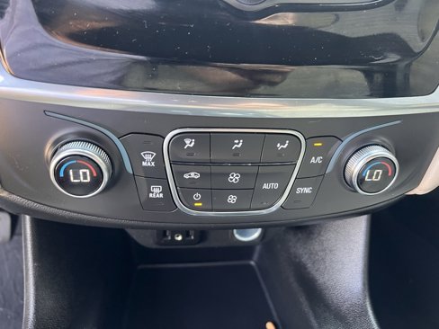 Used 2023 Chevrolet Traverse LS image 27