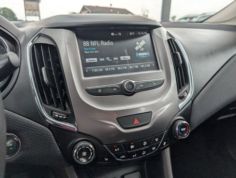 Used 2018 Chevrolet Cruze LT image 18