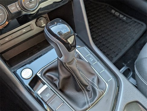 Certified 2024 Volkswagen Taos SE image 23