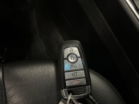 Used 2020 Ford Edge Titanium image 30