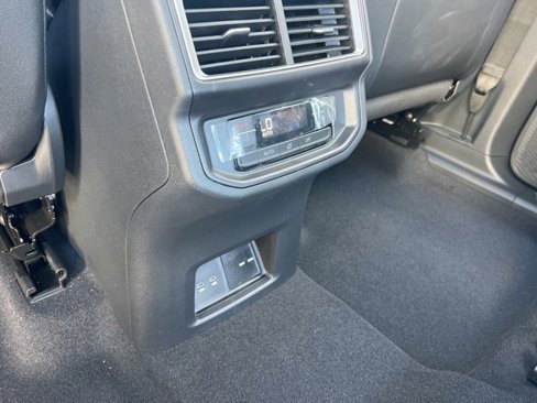 New 2025 Volkswagen Atlas Peak Edition SE image 30