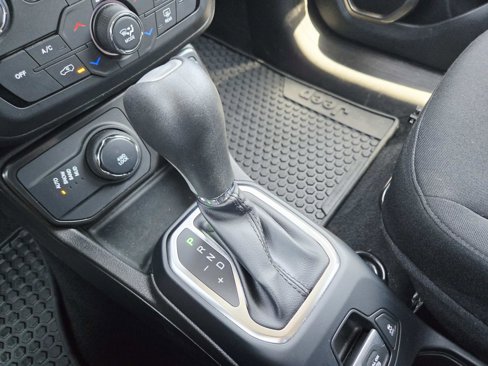 Used 2023 Jeep Renegade Latitude image 33