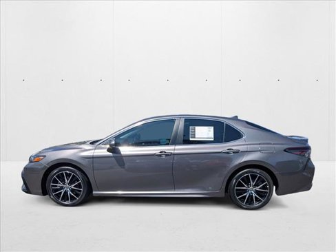 Used 2021 Toyota Camry SE image 10