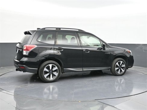 Used 2017 Subaru Forester 2.5i Premium w/ All-Weather Package image 11