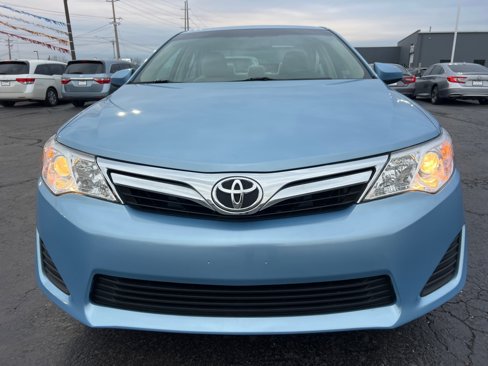 Used 2012 Toyota Camry LE image 2