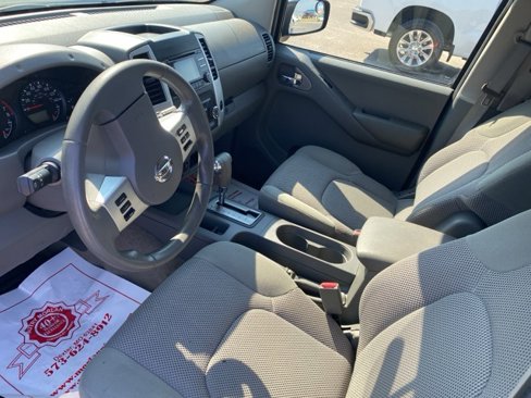 Used 2013 Nissan Frontier SV image 18