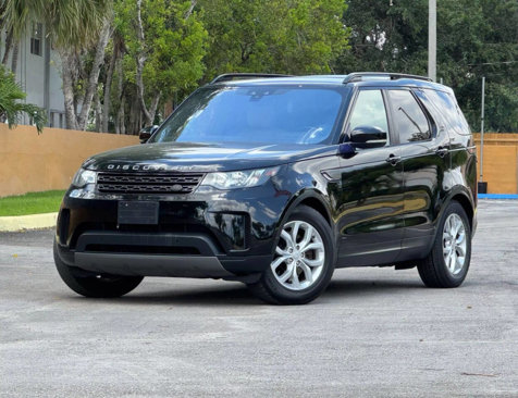 Used 2017 Land Rover Discovery SE image 1