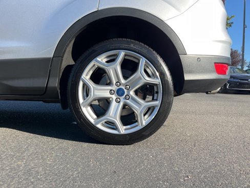 Used 2019 Ford Escape Titanium image 5