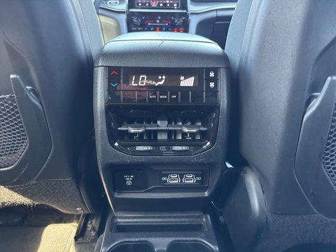 Used 2022 Jeep Grand Cherokee L Laredo image 40