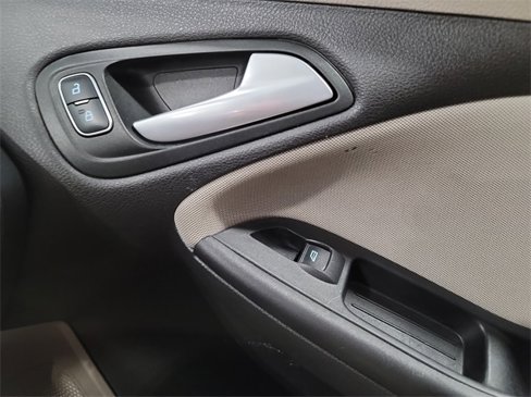 Used 2015 Ford Focus SE image 18