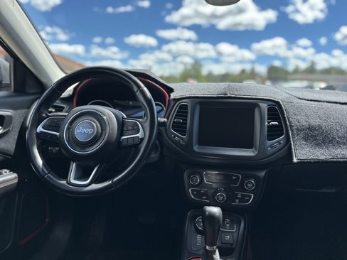 Used 2020 Jeep Compass Trailhawk image 16