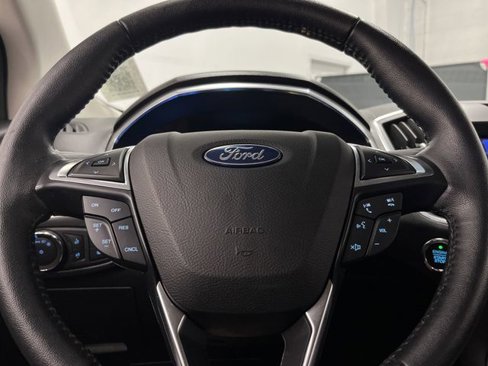 Used 2020 Ford Edge Titanium image 17