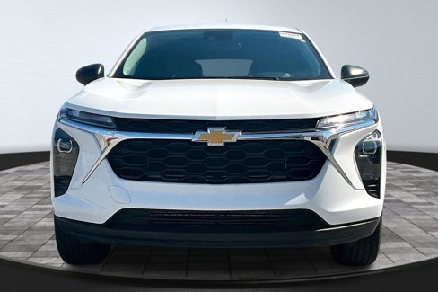 Used 2025 Chevrolet Trax LS image 2