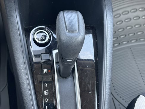Used 2022 Nissan Versa SV image 11