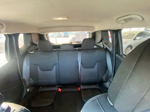 Used 2017 Jeep Renegade Latitude image 11