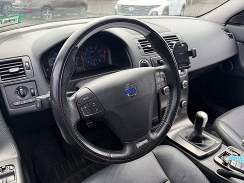 Used 2010 Volvo S40 T5 R-Design image 5