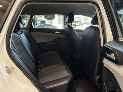 Used 2022 Volkswagen Taos SE image 8