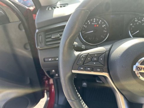 Used 2018 Nissan Rogue SV w/ Premium Package image 19