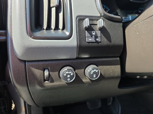 Used 2017 Chevrolet Colorado Z71 image 24