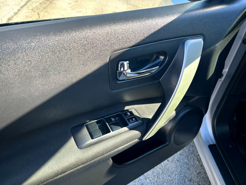 Used 2014 Nissan Rogue S image 10