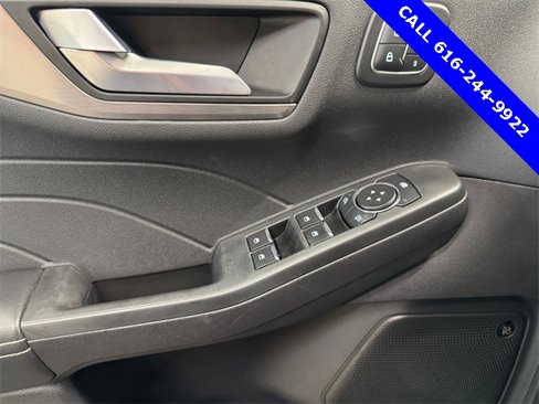 Used 2022 Ford Escape Titanium image 13