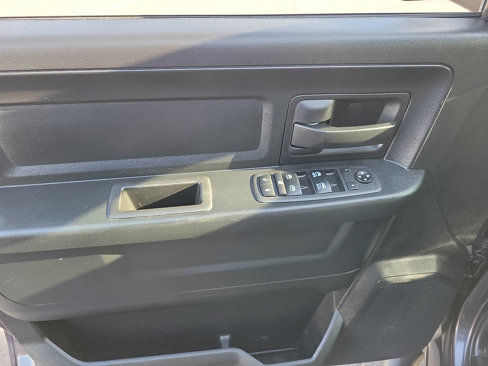 Used 2018 RAM 1500 Express image 9