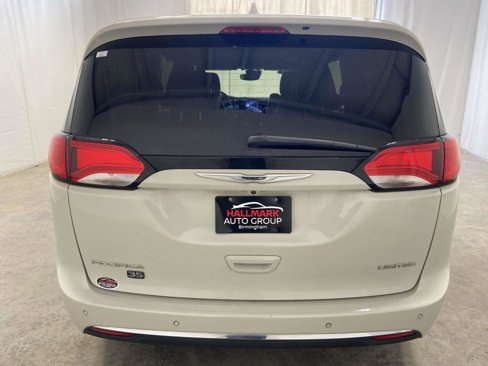 Used 2020 Chrysler Pacifica Limited image 4