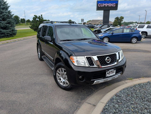 Used 2009 Nissan Pathfinder LE image 2