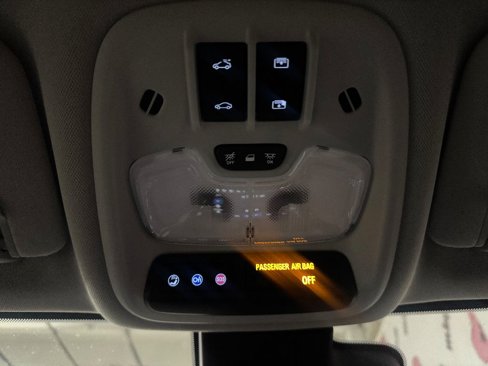 Used 2022 Chevrolet Bolt EUV Premier w/ Launch Edition image 16