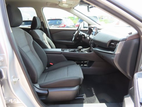 Used 2022 Nissan Rogue SV image 33