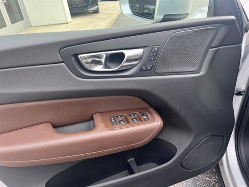 Used 2020 Volvo XC60 T6 Inscription w/ Protection Package Premier image 11
