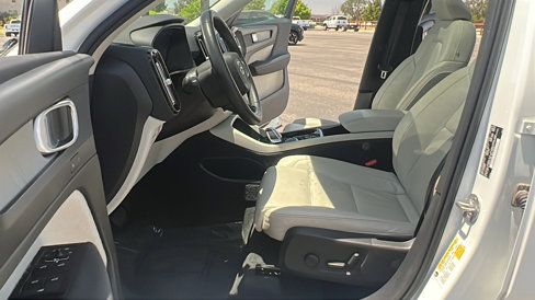 Used 2022 Volvo XC40 T4 Inscription w/ Advanced Package image 17