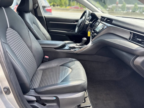Used 2020 Toyota Camry SE image 18