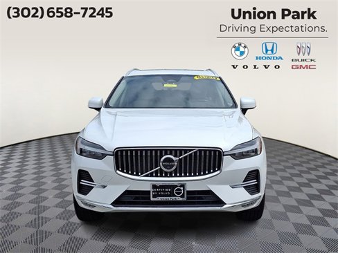 Used 2023 Volvo XC60 B5 Plus image 2