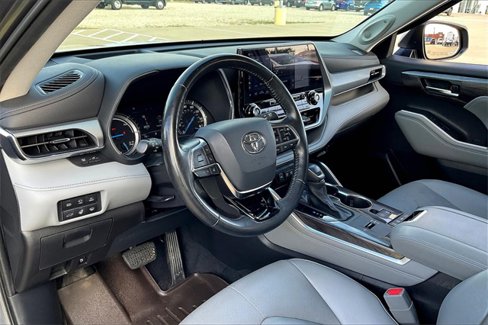 Used 2021 Toyota Highlander Platinum image 14