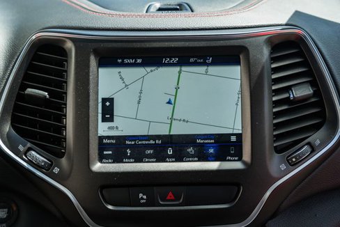 Used 2019 Jeep Cherokee Trailhawk image 2