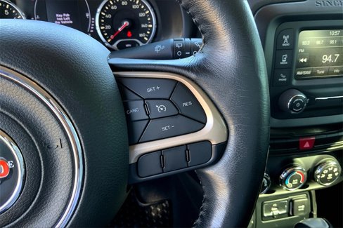 Used 2017 Jeep Renegade Latitude w/ Cold Weather Group image 11