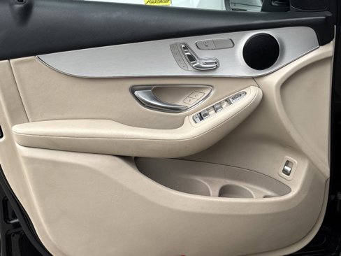 Used 2022 Mercedes-Benz GLC 300 4MATIC image 10