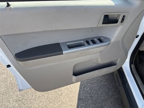 Used 2011 Ford Escape XLT image 8