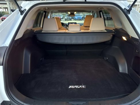 Used 2019 Toyota RAV4 XLE image 18