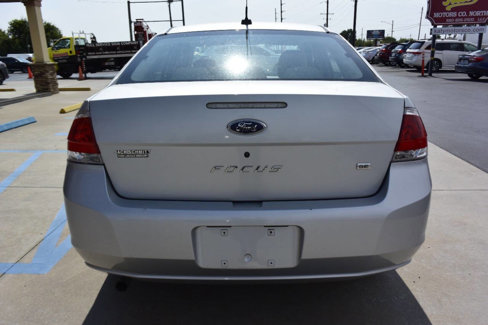 Used 2009 Ford Focus SE image 4
