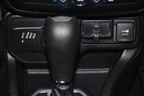 Certified 2019 Jeep Renegade Latitude w/ Cold Weather Group image 18