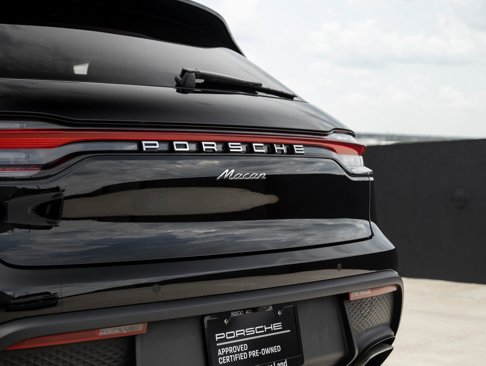 Certified 2024 Porsche Macan image 30